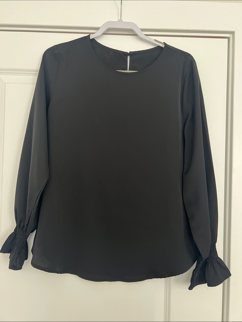 Women's Black Long-Sleeve Keyhole Blouse